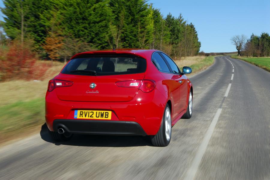  Alfa Romeo Giulietta 2010 года  (UK) (фото 23 из 67)